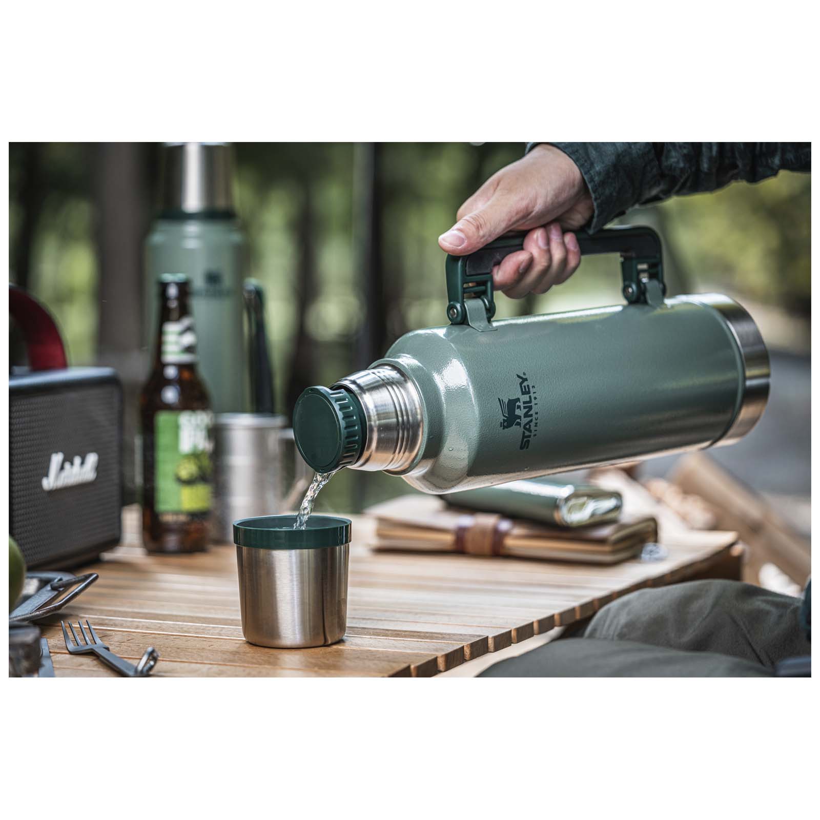 Stanley 1000 ml Classic Legendary Isolierflasche - waldgrün - Stimmung 1