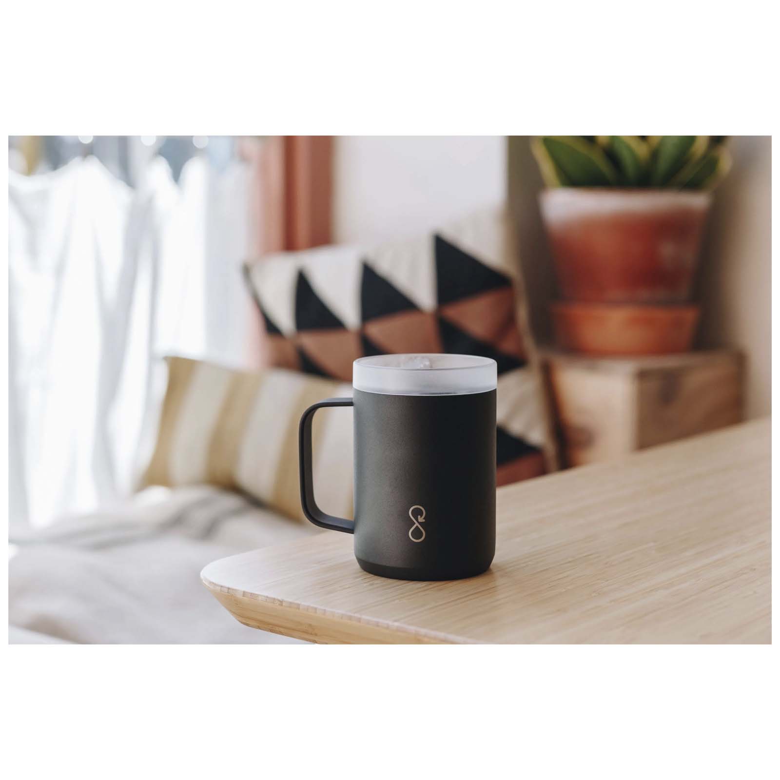 Ocean Bottle 350 ml vakuumisolierter Reisebecher - obsidian-schwarz - Stimmung 1