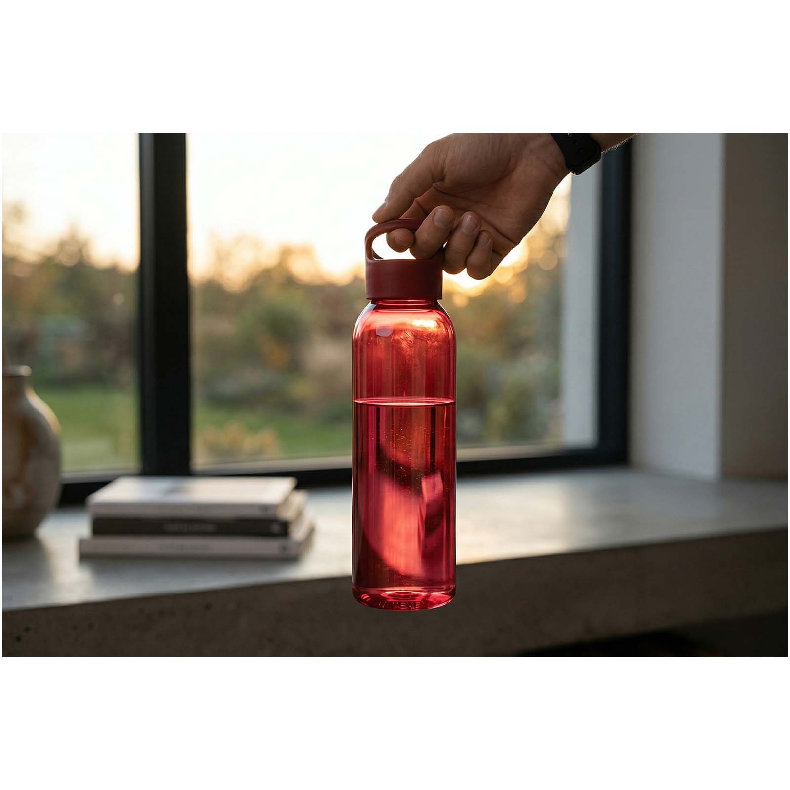Rote Tritan™ Sportflasche mit Griff, für Sport und unterwegs.