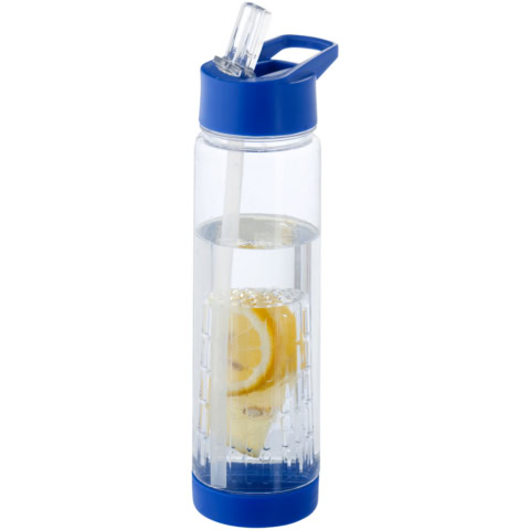 Transparente Sportflasche mit Zitroneninfuser und blauer Deckel.