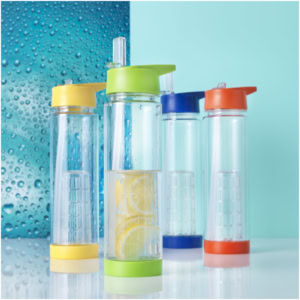 Bunte Tritan™ Sportflaschen mit Frucht-Infuser in transparentem Design.