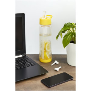 Transparente Sportflasche mit Zitronen, gelbem Deckel und Infuser.
