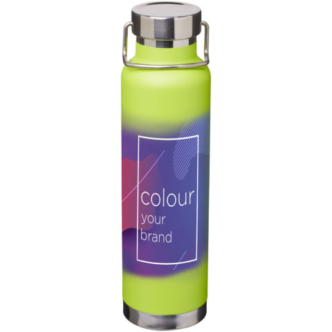 Grüne Trinkflasche mit Logo-Design und Edelstahlverschluss.
