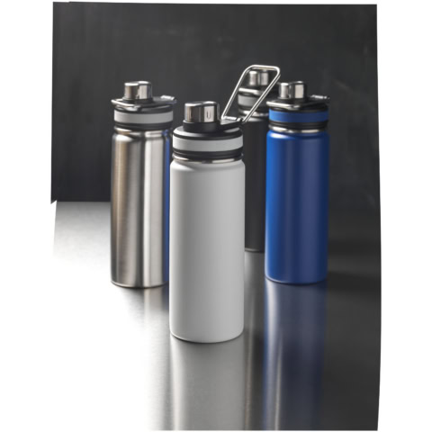 Drei Edelstahl-Trinkflaschen in Schwarz, Silber und Blau auf dunklem Hintergrund.