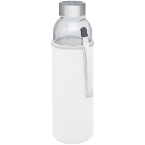 Weiße Glas-Sportflasche mit Silikonschutz und Edelstahlverschluss.
