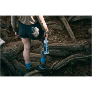 Camelbak® Thrive Flip 750 ml Tritan Renew Trinkflasche mit Flip Strohhalm - transparent klar - Stimmung 2