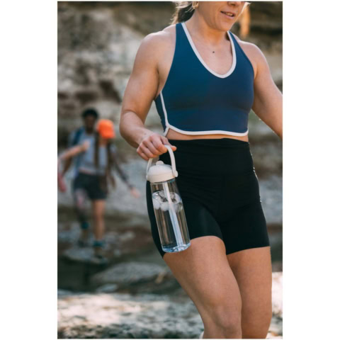 Camelbak® Thrive Flip 750 ml Tritan Renew Trinkflasche mit Flip Strohhalm - transparent klar - Stimmung 3
