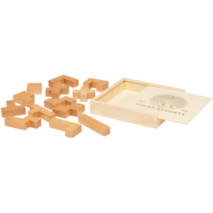 Holzbausteine und Holzbox mit Logo-Trinkflaschen-Satz.
